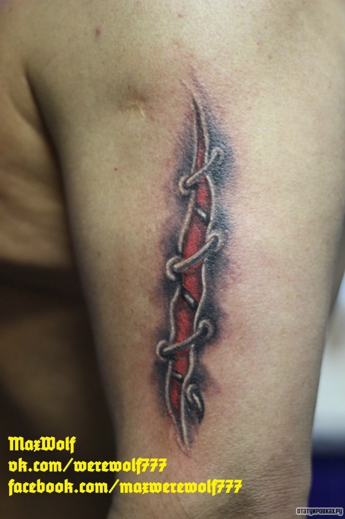 Фотография татуировки под названием «Зашитая рана, шов»