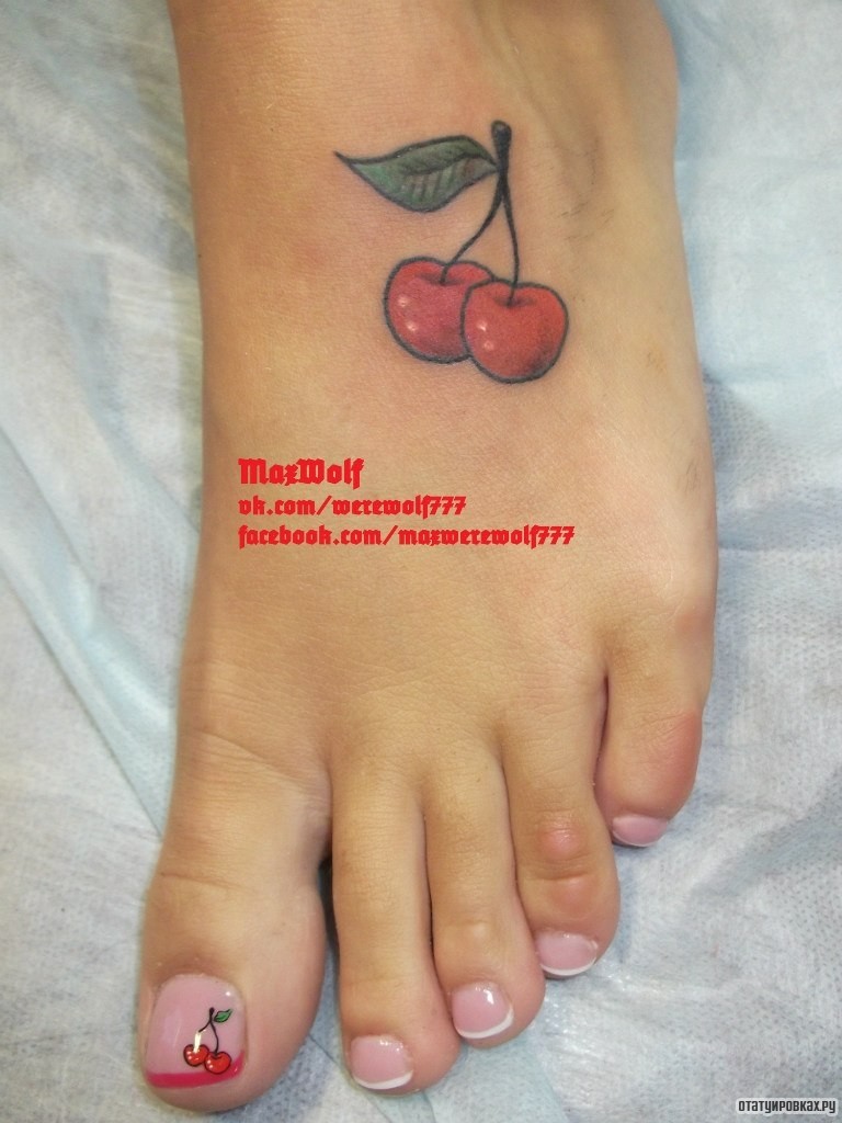 Фотография татуировки под названием «Две вишни»