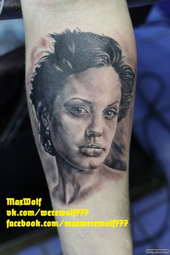 Фотография татуировки под названием «Анджелина джоли»