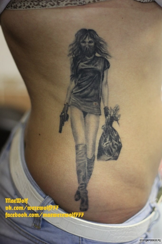 Фотография татуировки под названием «Девушка грабитель с пистолетом и деньгами»