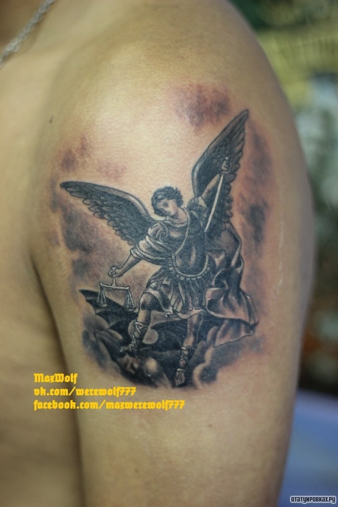 Фотография татуировки под названием «Ангел хранитель с весами»