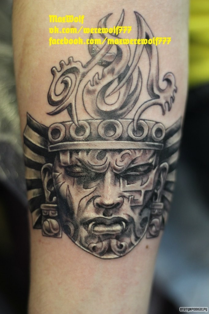Фотография татуировки под названием «Маска майя с узорами»
