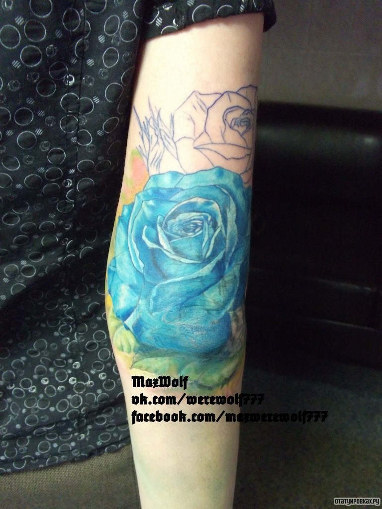 Фотография татуировки под названием «Синяя роза»