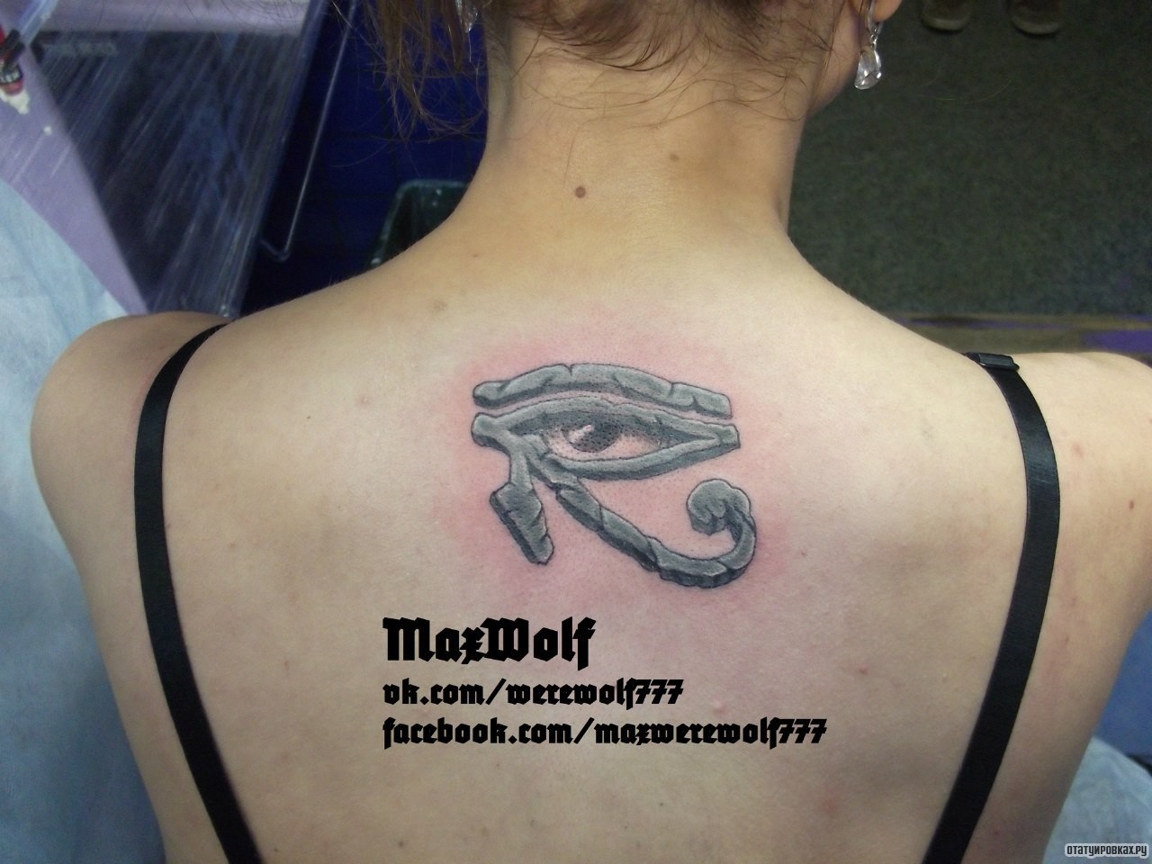 Фотография татуировки под названием «Гора глаз 3д»
