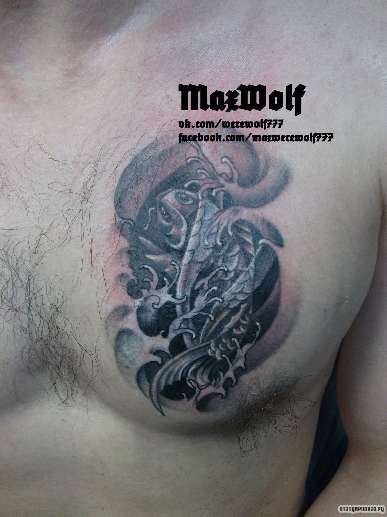 Фотография татуировки под названием «Карп в воде под кожей»