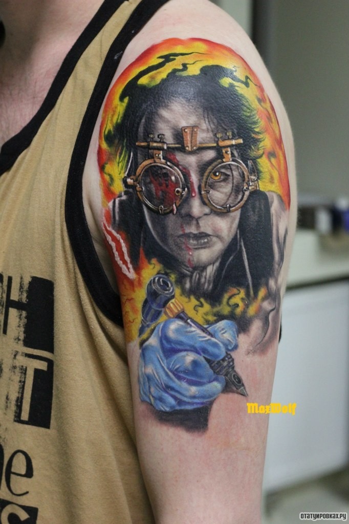 Фотография татуировки под названием «Человек с тату машинкой тату мастер»