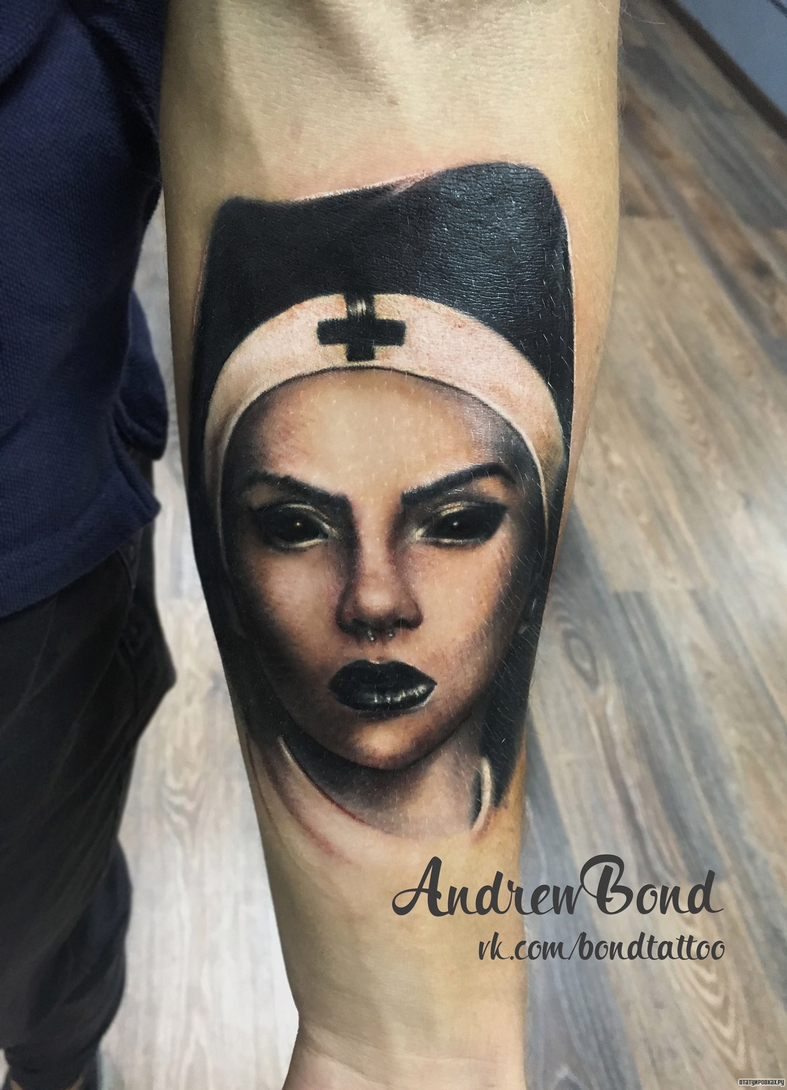 Фотография татуировки под названием «Монашка, медсестра»
