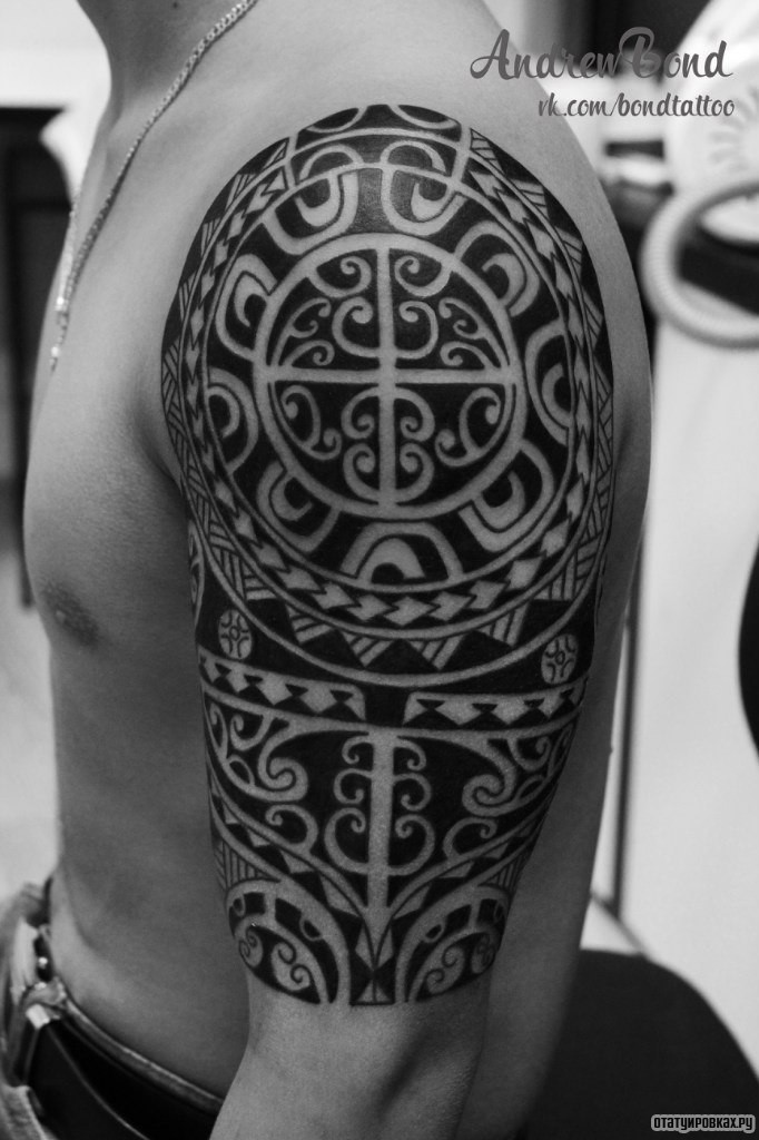 Фотография татуировки под названием «Узор полинезия на плече»