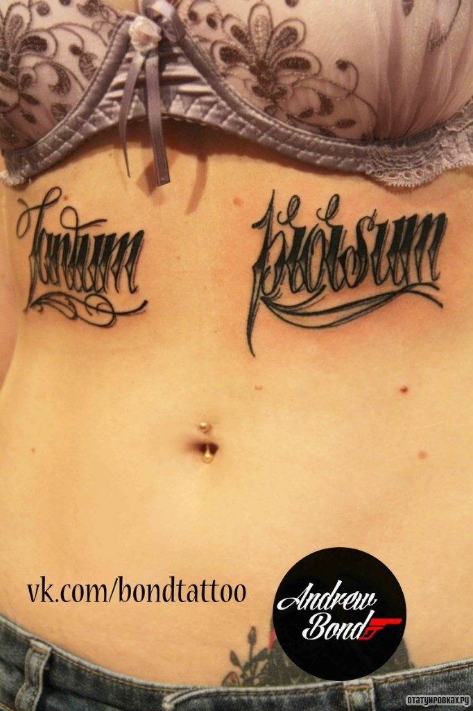 Фотография татуировки под названием «Надписи на животе девушки»