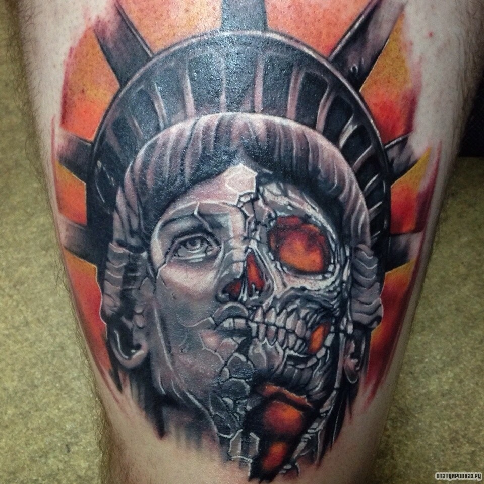 Фотография татуировки под названием «Статуя свободы с черепом»