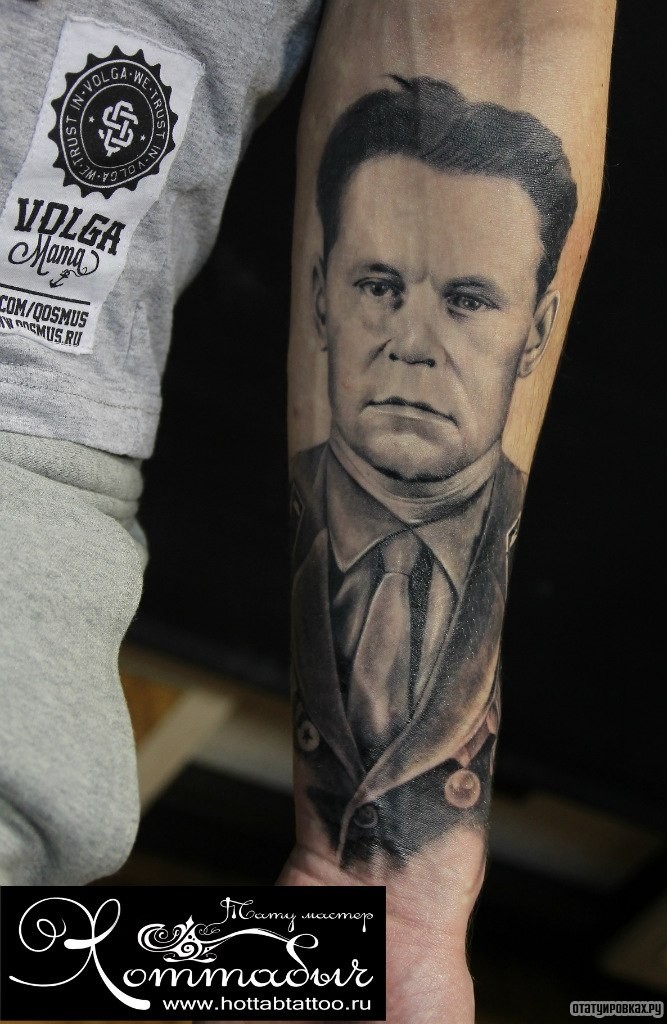 Фотография татуировки под названием «Портрет знаменитого человека»