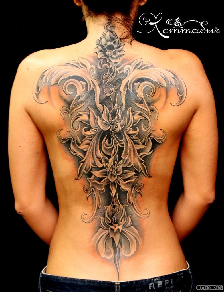 Фотография татуировки под названием «Изящный узор с цветами»