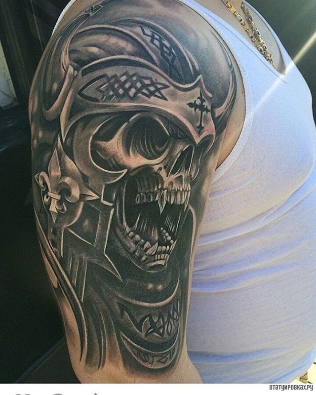 Фотография татуировки под названием «Нечеловеческий череп»
