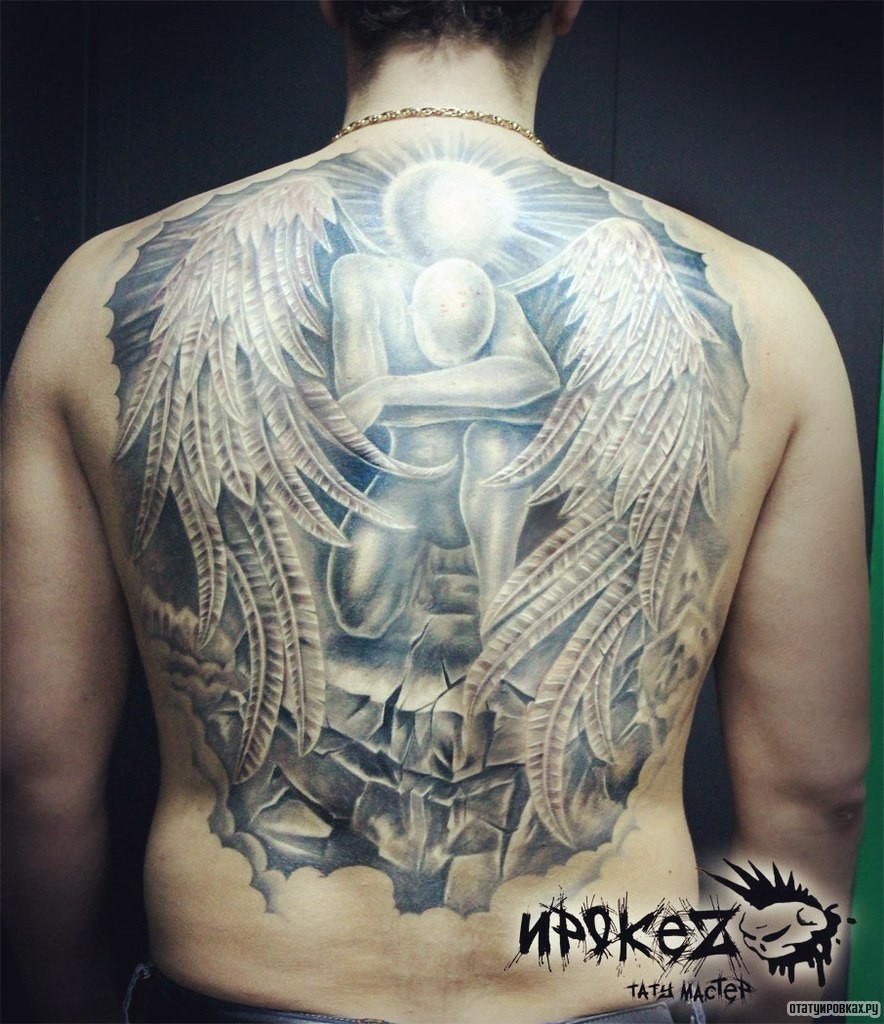 Фотография татуировки под названием «Ангел закрывающий лицо руками»