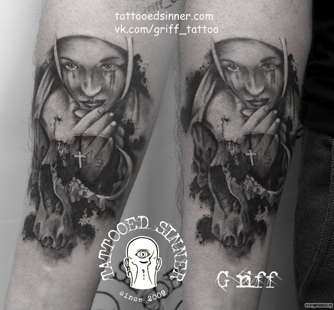 Фотография татуировки под названием «Девушка с крестом»