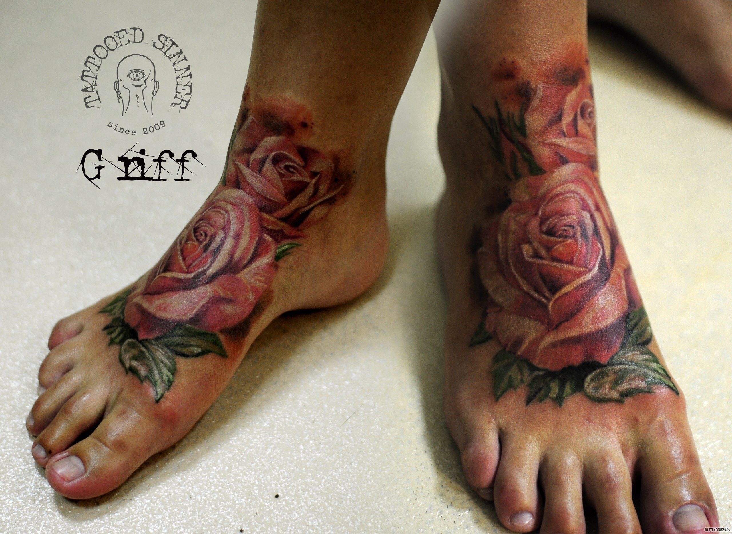 Фотография татуировки под названием «Розы на ногах»