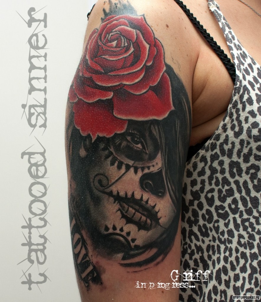 Фотография татуировки под названием «Чикано с розой»