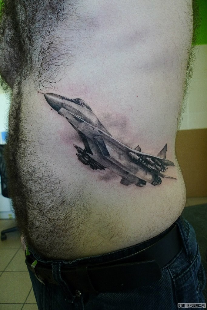 Фотография татуировки под названием «Истребитель»