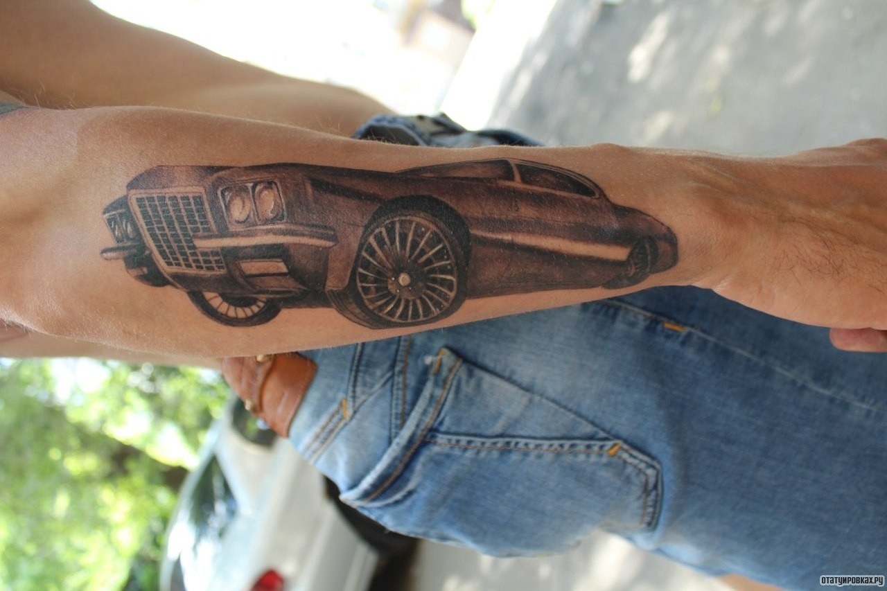 Фотография татуировки под названием «Автомобиль»