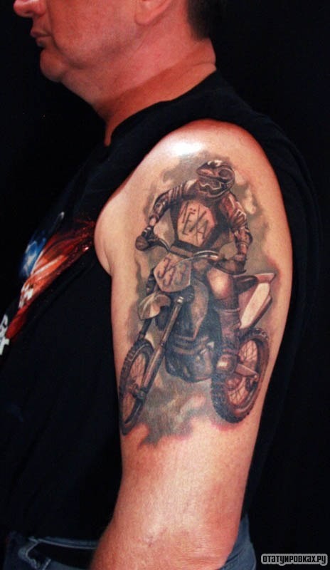 Фотография татуировки под названием «Байкер Леха»