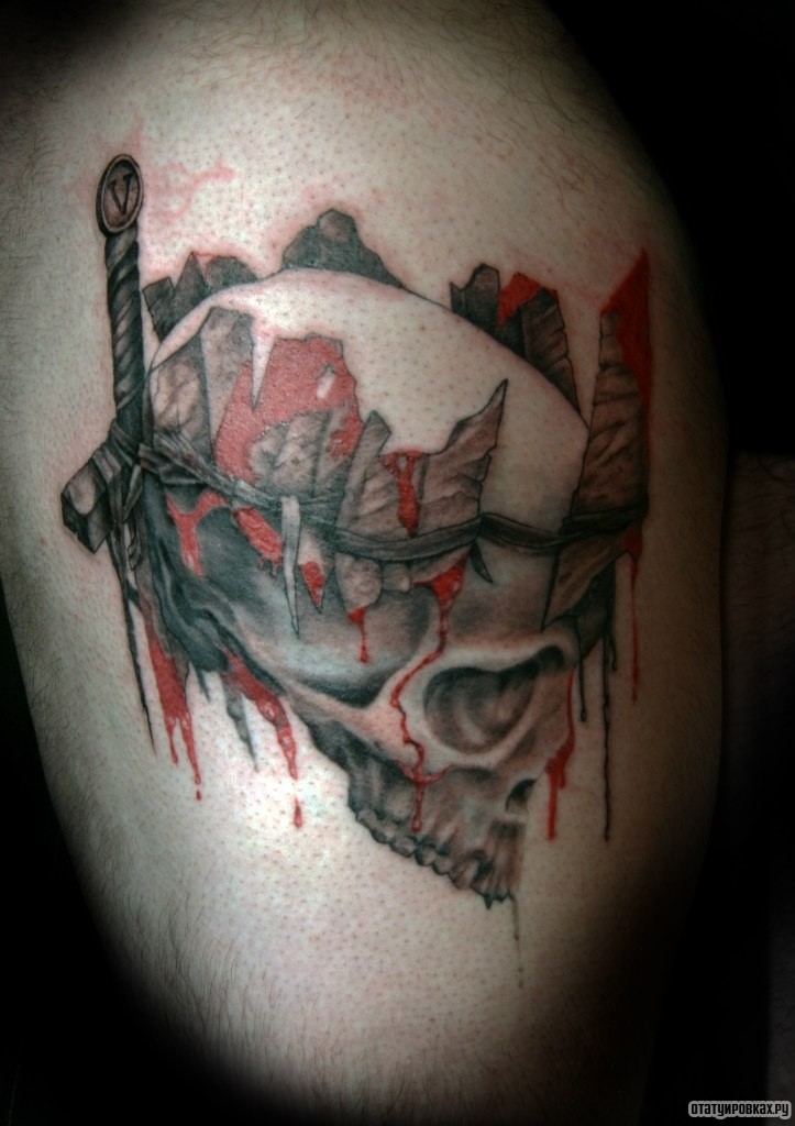 Фотография татуировки под названием «Череп с кровью»