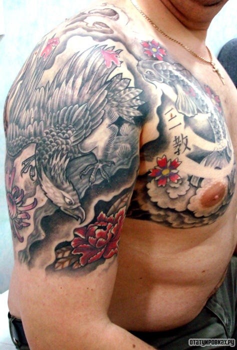 Фотография татуировки под названием «Летящий коршун»