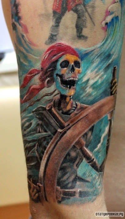 Фотография татуировки под названием «Скелет пирата»