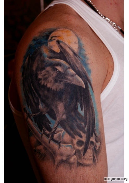Фотография татуировки под названием «Страшный ворон»