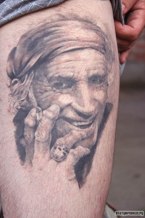 Фотография татуировки под названием «Портрет курящего мужчины»