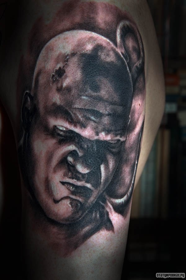 Фотография татуировки под названием «Лысый мужчина»
