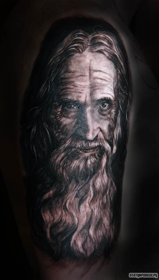 Фотография татуировки под названием «Портрет старика»