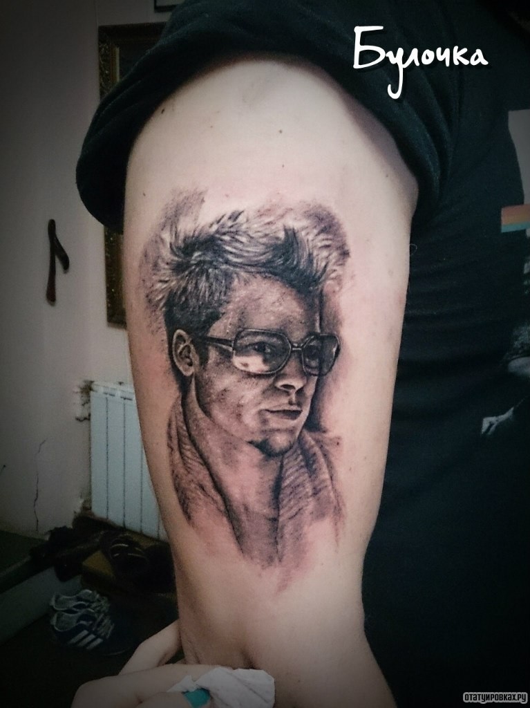Фотография татуировки под названием «Человек в очках портрет»