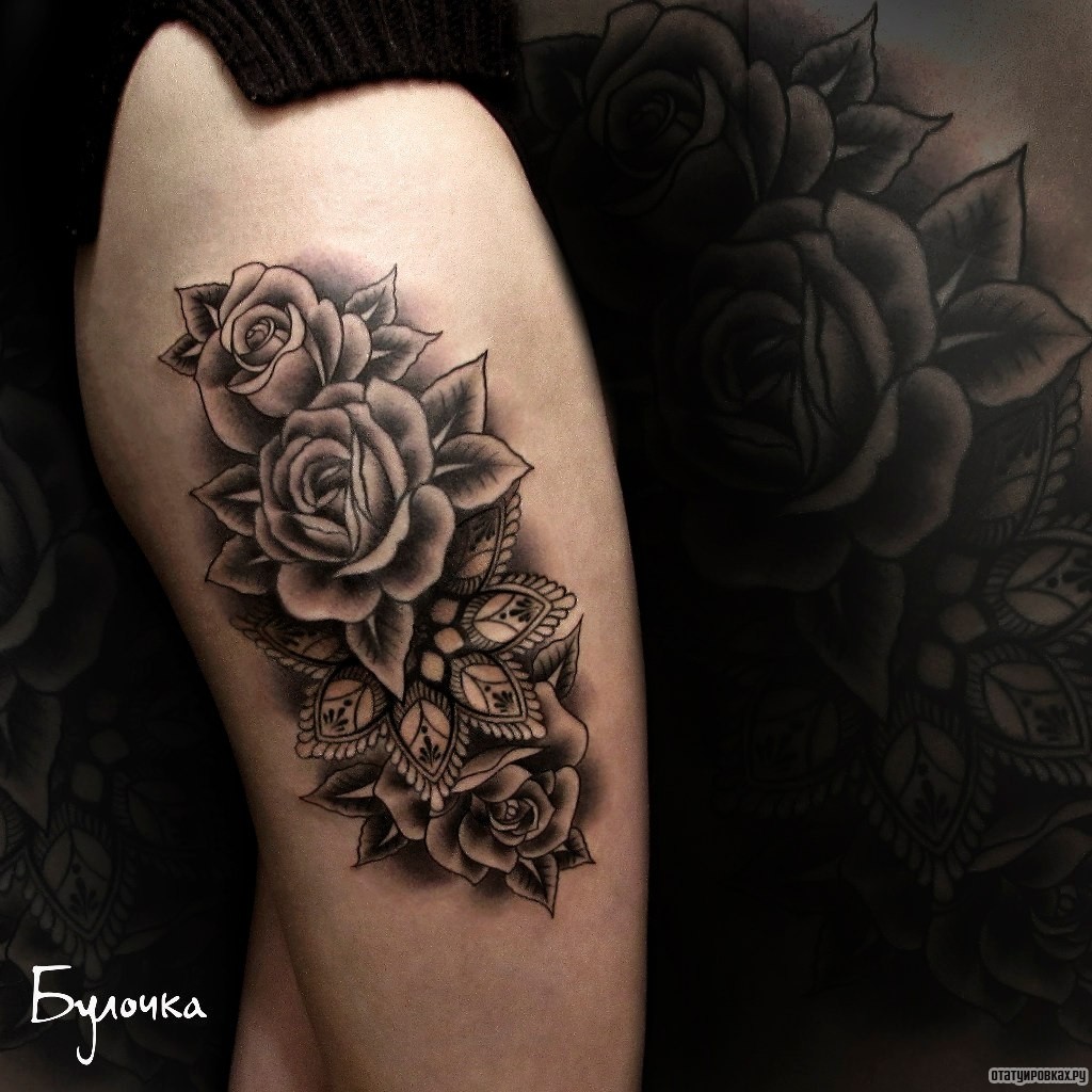 Фотография татуировки под названием «Розы с лепестками»