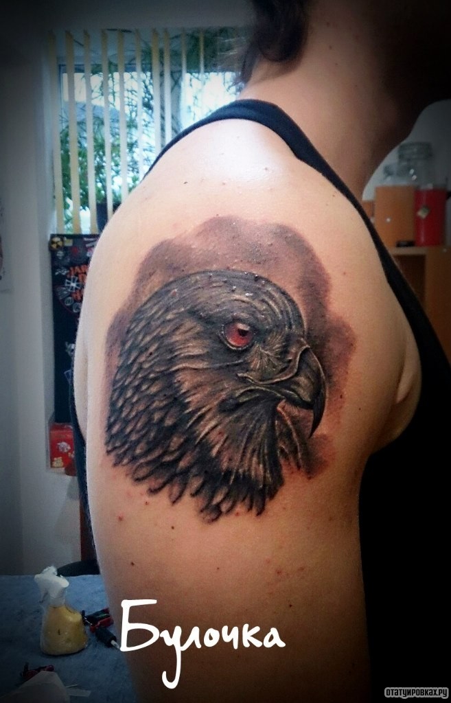 Фотография татуировки под названием «Гордая птица»