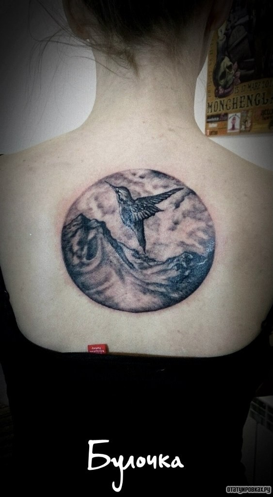 Фотография татуировки под названием «Птица и луна»
