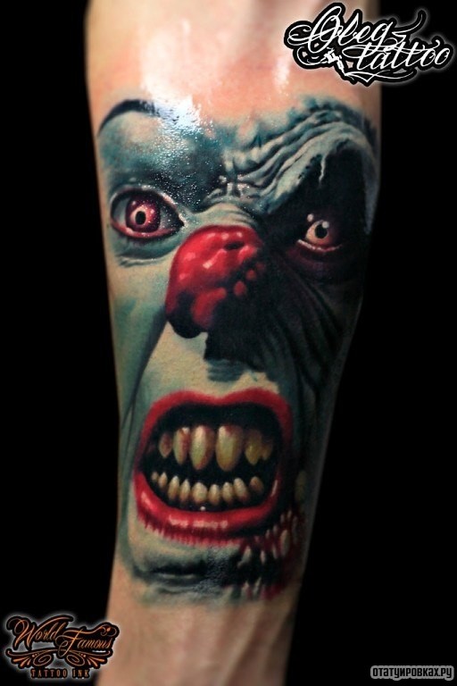 Фотография татуировки под названием «Злой взгляд клоуна»