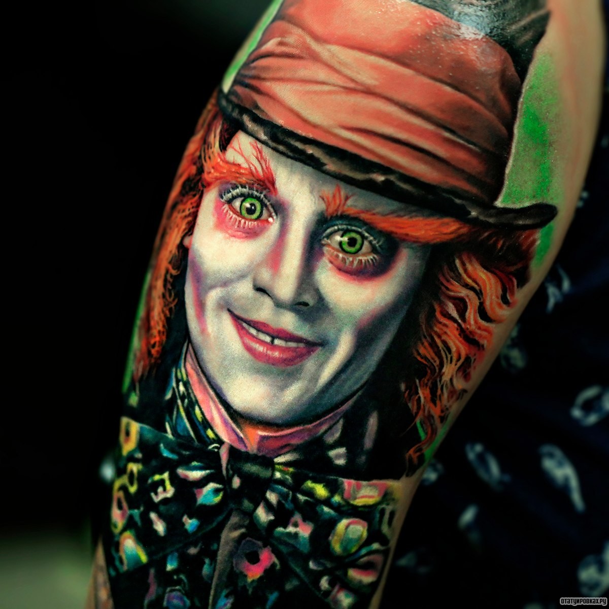 Фотография татуировки под названием «Клоун, человек в шляпе»