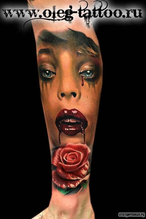 Фотография татуировки под названием «Девушка в красках с розой»