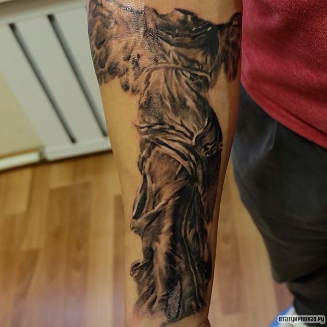 Фотография татуировки под названием «Статуя без головы»