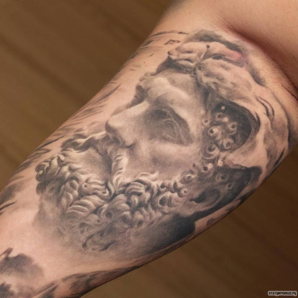 Фотография татуировки под названием «Лицо мужчины скульптура»