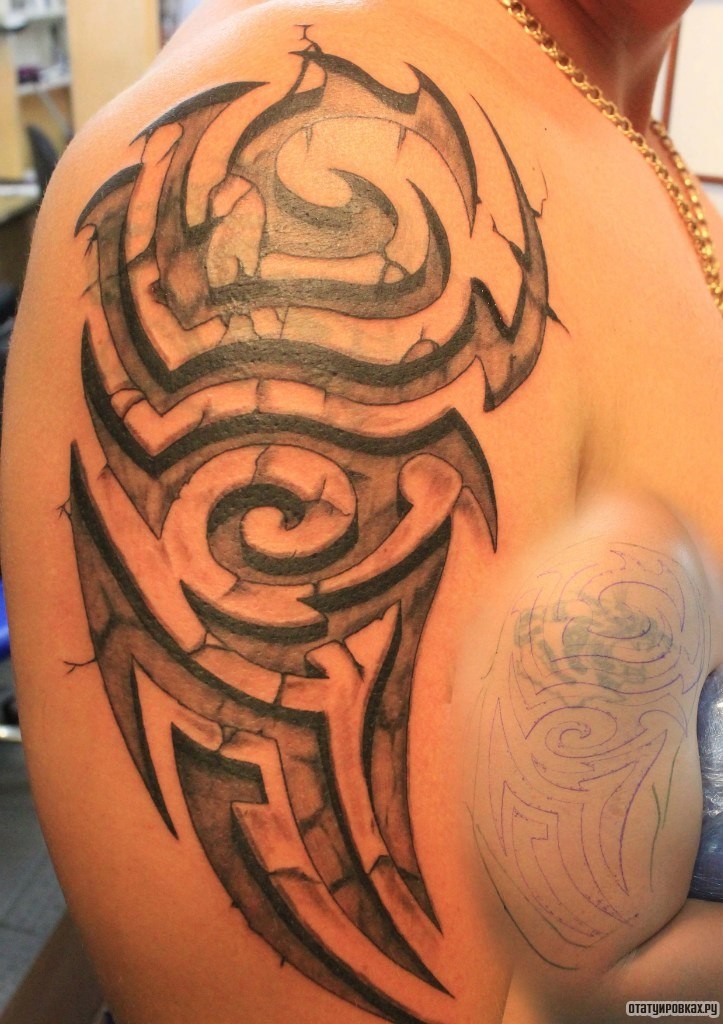 Фотография татуировки под названием «Трайбл 3д узор»
