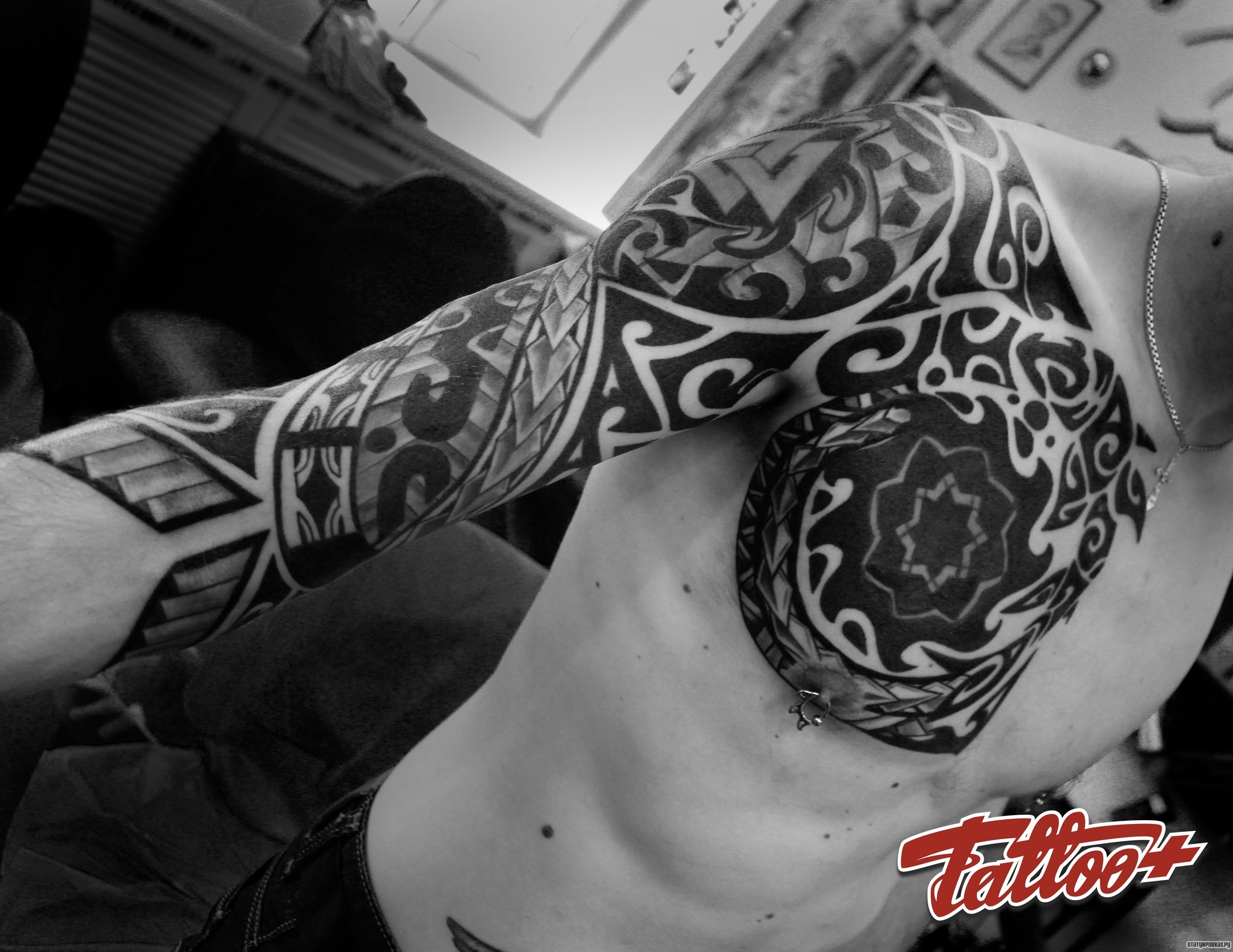 Фотография татуировки под названием «Узор блек ворк»