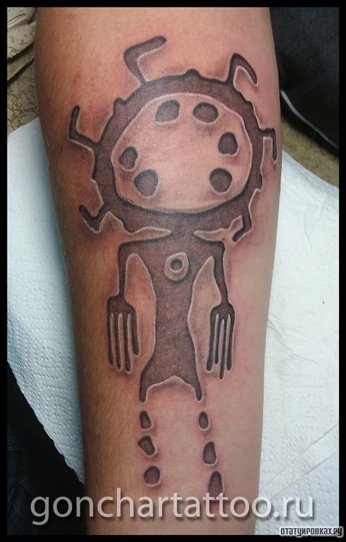 Фотография татуировки под названием «Человечек  кокопелли»