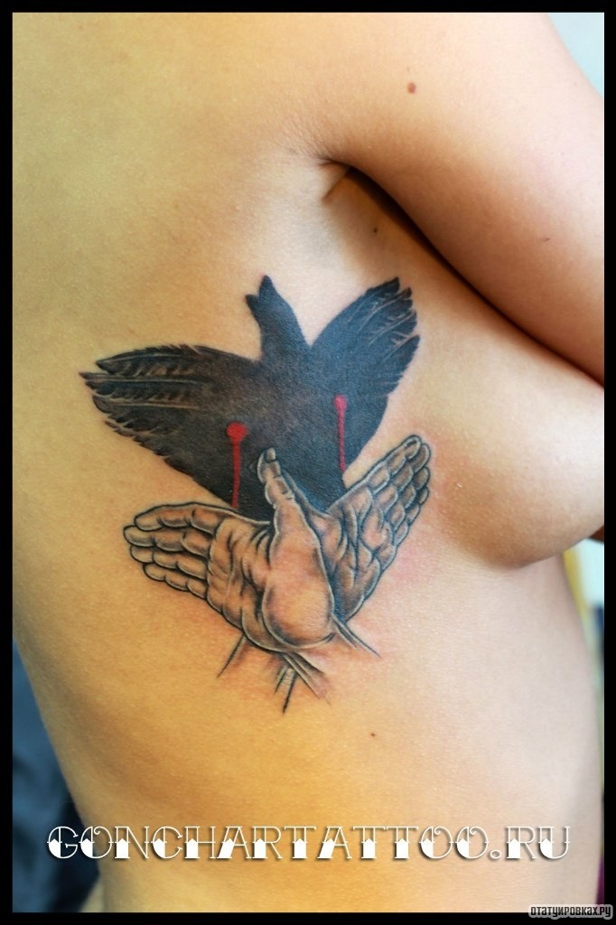 Фотография татуировки под названием «Птица из тени от рук»