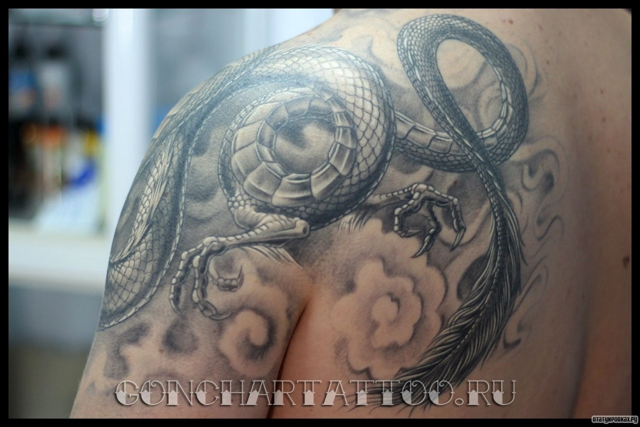 Фотография татуировки под названием «Чб дракон»
