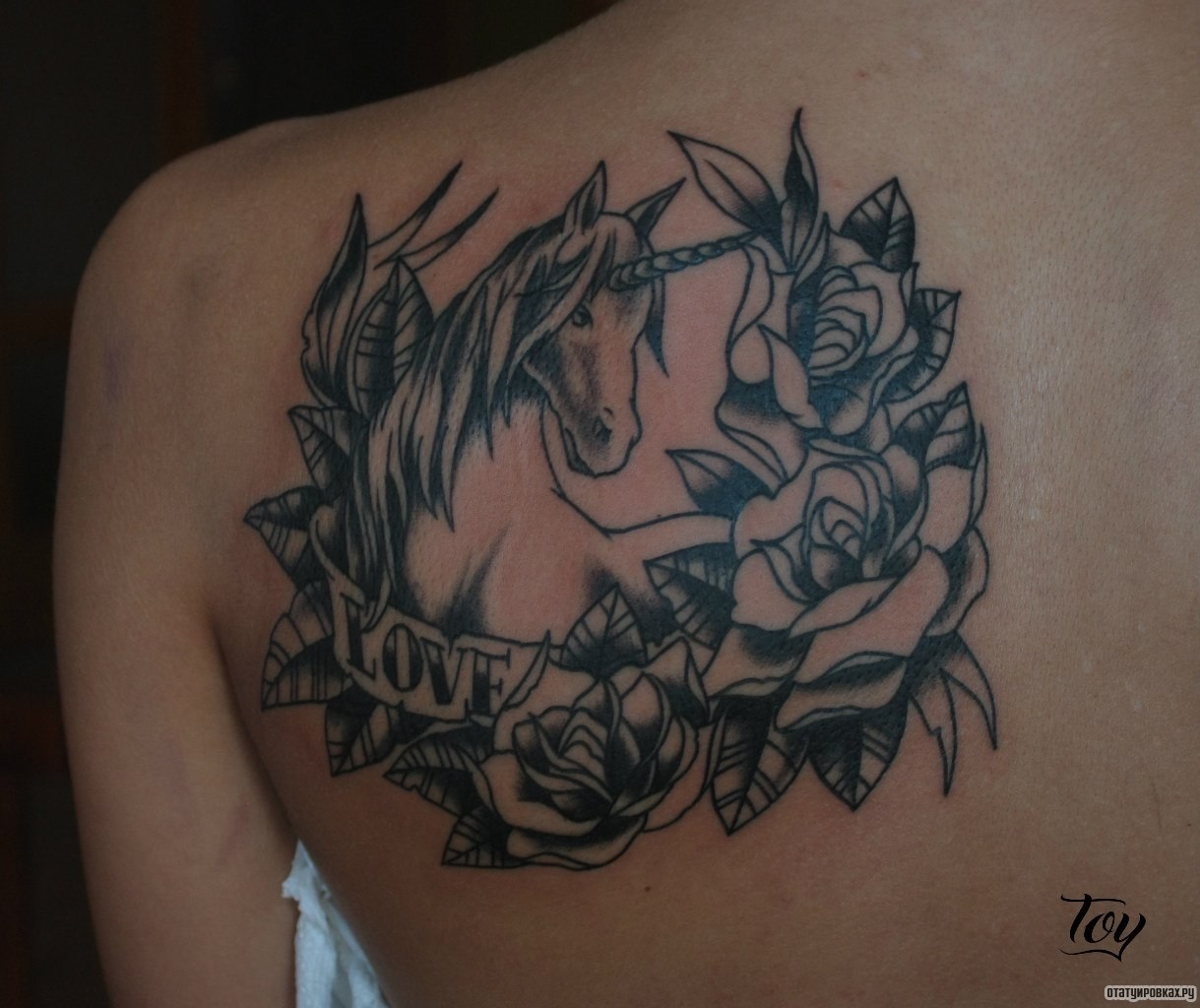 Фотография татуировки под названием «Пегас и роза, набросок»