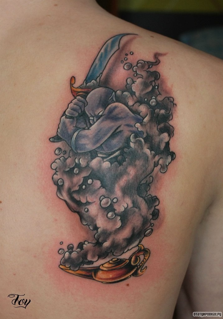 Фотография татуировки под названием «Джин с мечом»