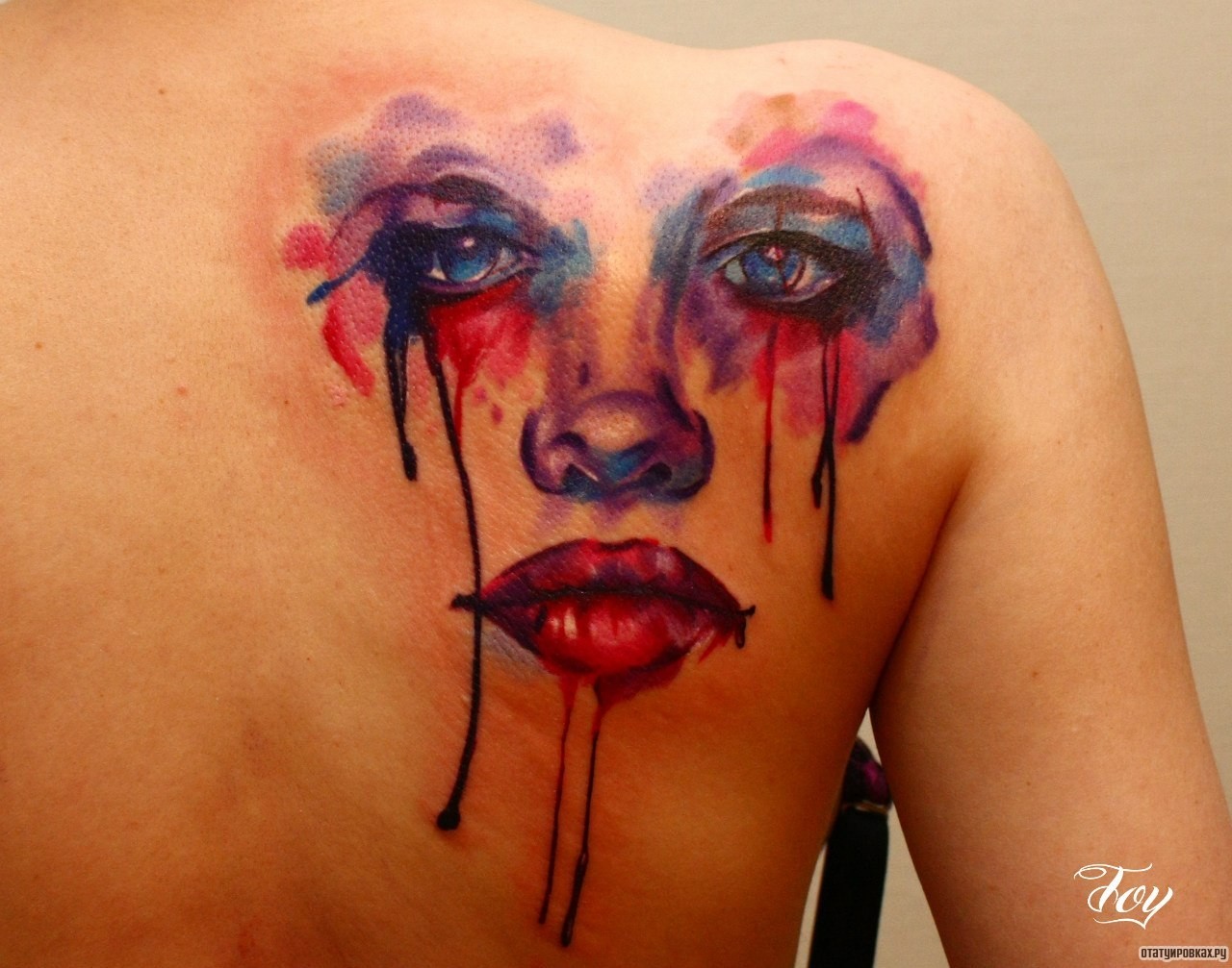 Фотография татуировки под названием «Лицо девушки со слезами»