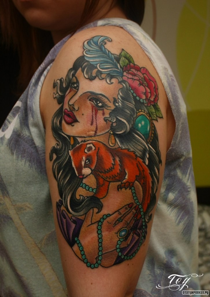 Фотография татуировки под названием «Девушка с лаской»