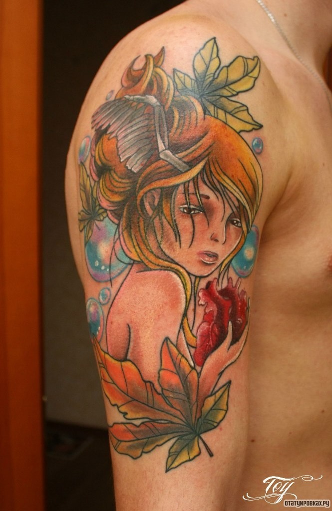Фотография татуировки под названием «Девушка с крылом и сердцем в руках»